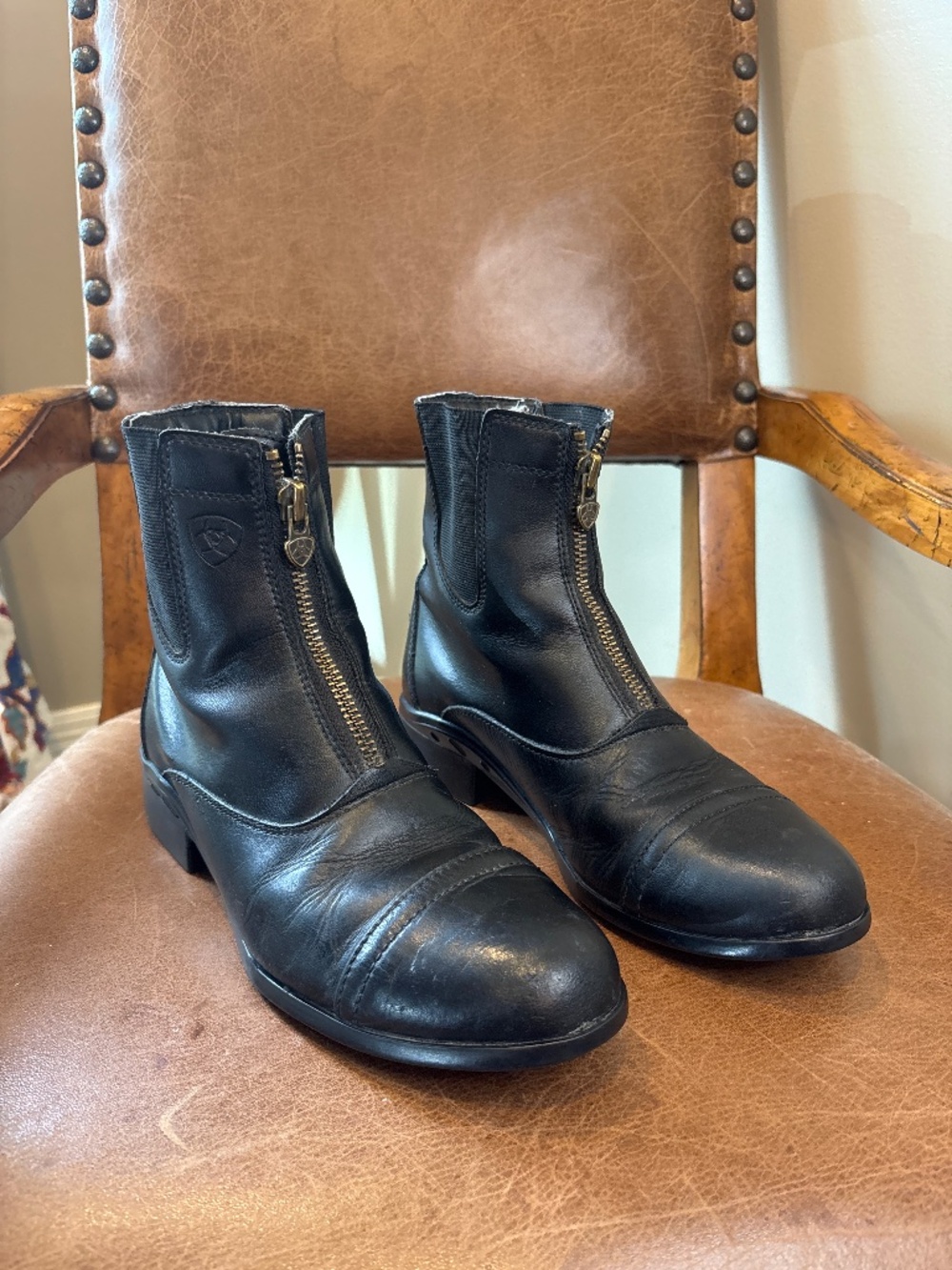 Ariat Women's Size 8.5B (39) Black leather Scout zip paddock boots